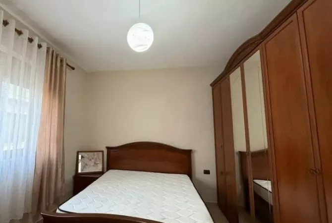 Shtepi me qera 4+1 ne Tirane - 60,000 Leke
