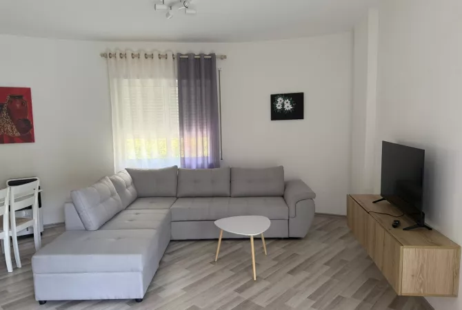Shtepi ne shitje Apartament ne Tirane, 1+1, Mobilimi E mobiluar, Pagesa 97,800  Euro.