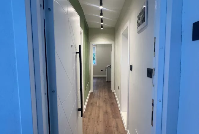 Shtepi ne shitje Apartament ne Tirane, 1+1, Mobilimi Pjeserisht e mobiluar, Pagesa 105,000  Euro.