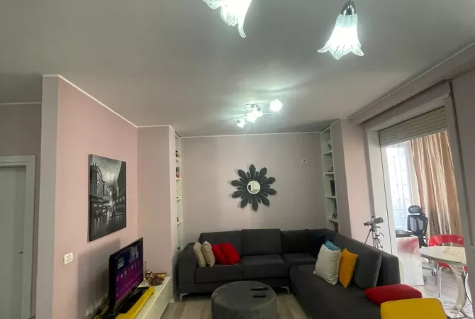 Shtepi ne shitje Apartament ne Tirane, 2+1, Mobilimi E mobiluar, Pagesa 340,000  Dollar.