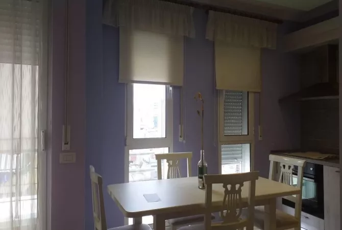 Shtepi me qera Apartament ne Tirane, 1+1, Mobilimi Pjeserisht e mobiluar, Pagesa 700  Euro.