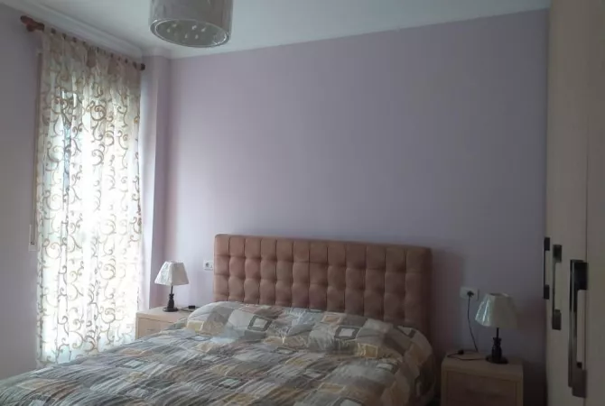 Shtepi me qera Apartament ne Tirane, 1+1, Mobilimi Pjeserisht e mobiluar, Pagesa 700  Euro.