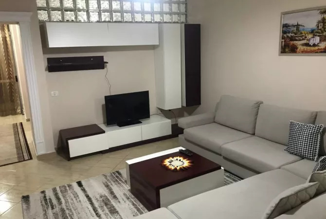 Shtepi me qera 1+1 ne Tirane - 35,000 Leke