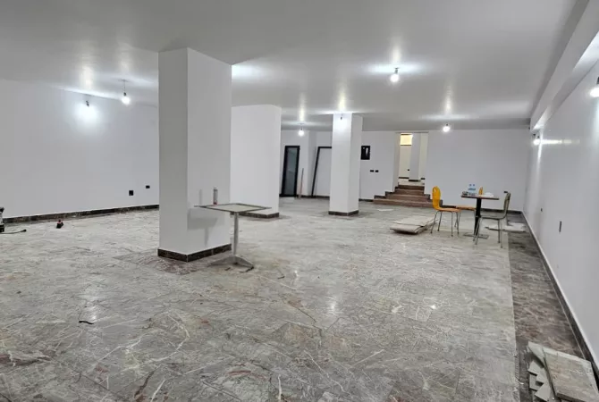 Jepet me qera ambjent biznesi ne Bllok/370,000 leke