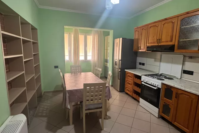 Shtepi me qera Apartament ne Tirane, 3+1, Mobilimi E mobiluar, Pagesa 600  Euro.
