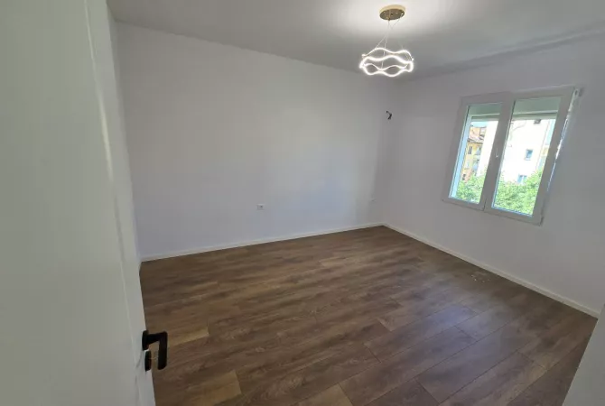 Shtepi me qera 2+1 ne Tirane - 600 Euro