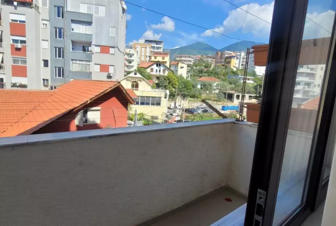 Shtepi ne shitje Apartament ne Tirane, 1+1, Mobilimi E mobiluar, Pagesa 91,000  Euro.