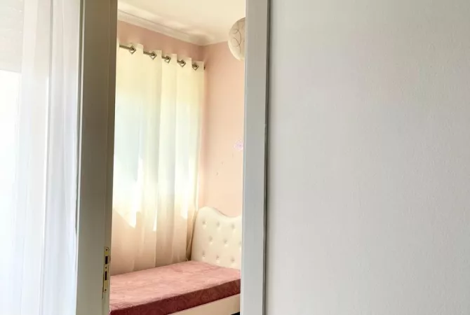 Shtepi me qera Apartament ne Tirane, 2+1, Mobilimi E mobiluar, Pagesa 700  Euro.