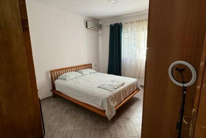Shtepi me qera Apartament ne Tirane, 2+1, Mobilimi E mobiluar, Pagesa 650  Euro.