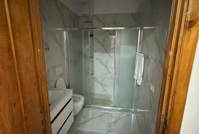 Shtepi me qera Apartament ne Tirane, 2+1, Mobilimi E mobiluar, Pagesa 650  Euro.