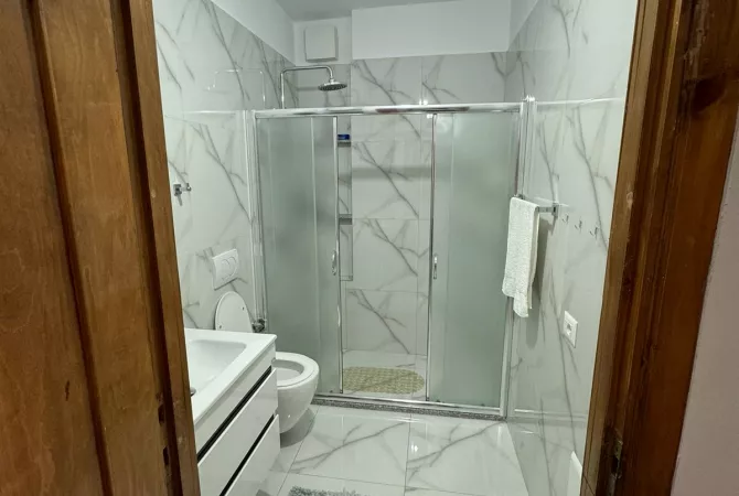 Shtepi me qera Apartament ne Tirane, 2+1, Mobilimi E mobiluar, Pagesa 650  Euro.