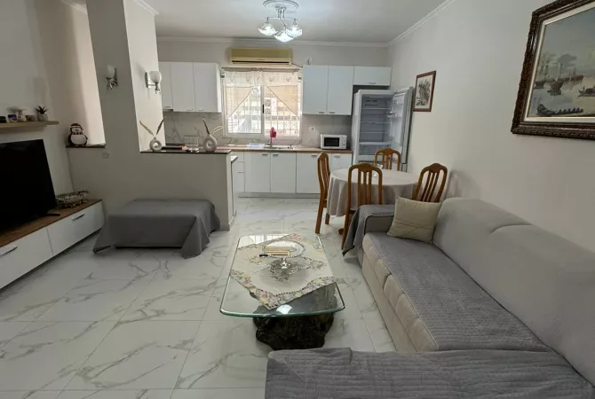 Shtepi me qera Apartament ne Tirane, 2+1, Mobilimi E mobiluar, Pagesa 650  Euro.