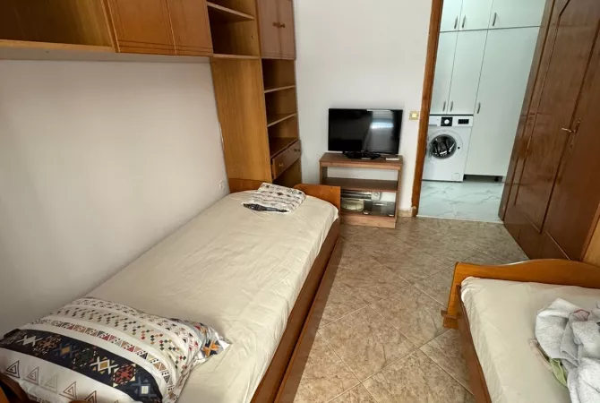 Shtepi me qera Apartament ne Tirane, 2+1, Mobilimi E mobiluar, Pagesa 650  Euro.
