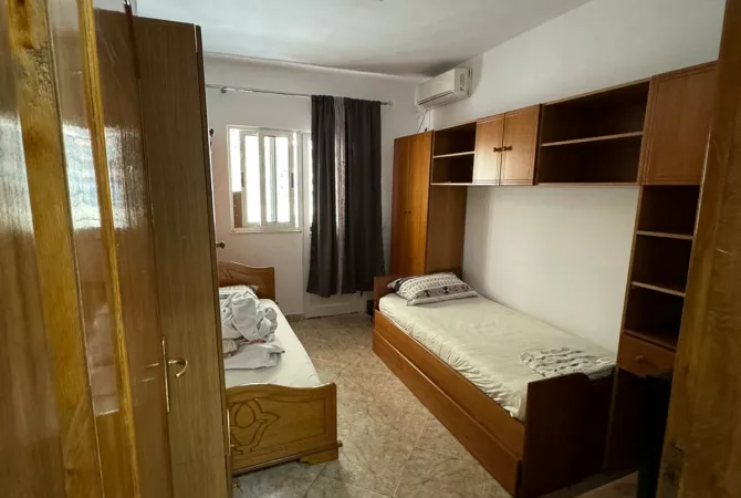 Shtepi me qera Apartament ne Tirane, 2+1, Mobilimi E mobiluar, Pagesa 650  Euro.