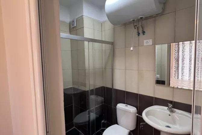 Shtepi me qera Apartament ne Tirane, 2+1, Mobilimi E mobiluar, Pagesa 450  Euro.