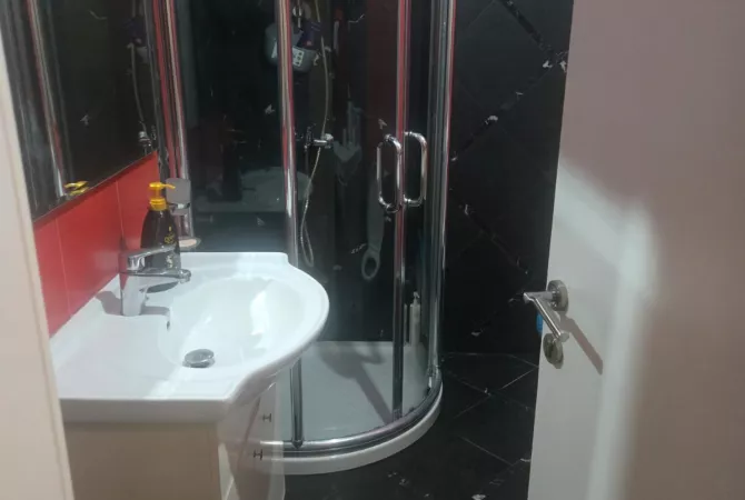 Shtepi me qera Apartament ne Tirane, 2+1, Mobilimi E mobiluar, Pagesa 500  Euro.