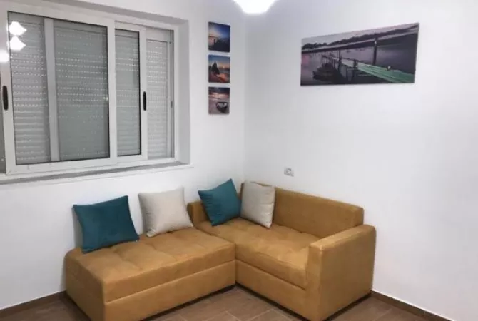 Shtepi ne shitje Apartament ne Tirane, Garsoniere, Mobilimi E mobiluar, Pagesa 55,000  Euro.