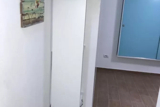 Shtepi ne shitje Apartament ne Tirane, Garsoniere, Mobilimi E mobiluar, Pagesa 55,000  Euro.