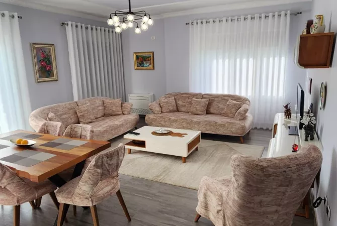 Shtepi me qera 3+1 ne Tirane - 1,500 Euro