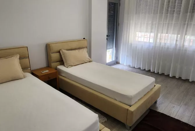 Shtepi me qera Apartament ne Tirane, 3+1, Mobilimi E mobiluar, Pagesa 1,500  Euro.
