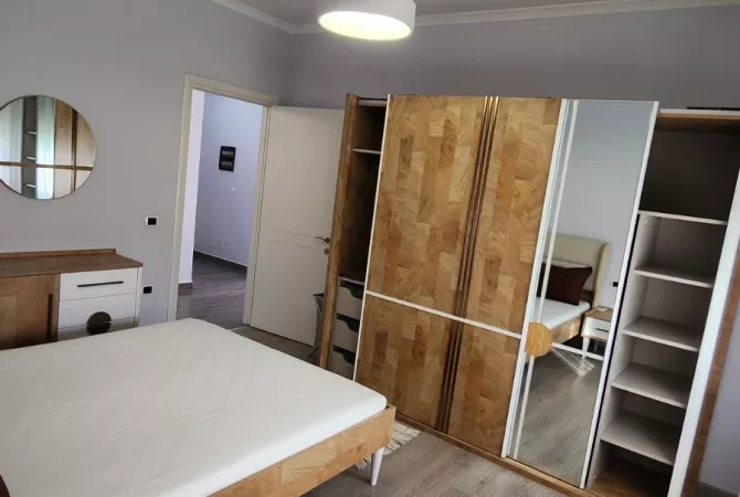 Shtepi me qera Apartament ne Tirane, 3+1, Mobilimi E mobiluar, Pagesa 1,500  Euro.