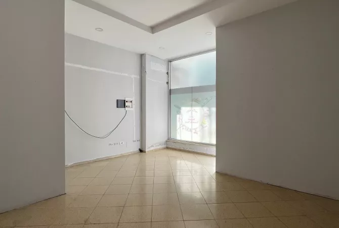 Ambient biznesi me qera 3+1 ne Tirane - 1,000 Euro