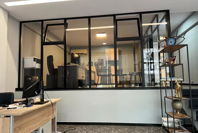 Ambiente Commerciale in Affitto 3+1 a Tirana - 1,500 Euro