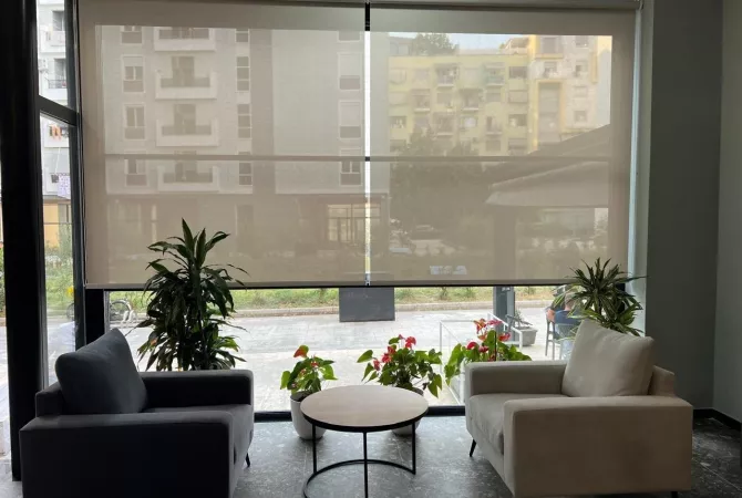 Ambiente Commerciale in Affitto 3+1 a Tirana - 1,500 Euro