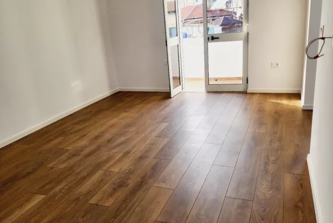 Shtepi ne shitje Apartament ne Tirane, 2+1, Mobilimi Bosh, pa mobiluar, Pagesa 155,000  Euro.