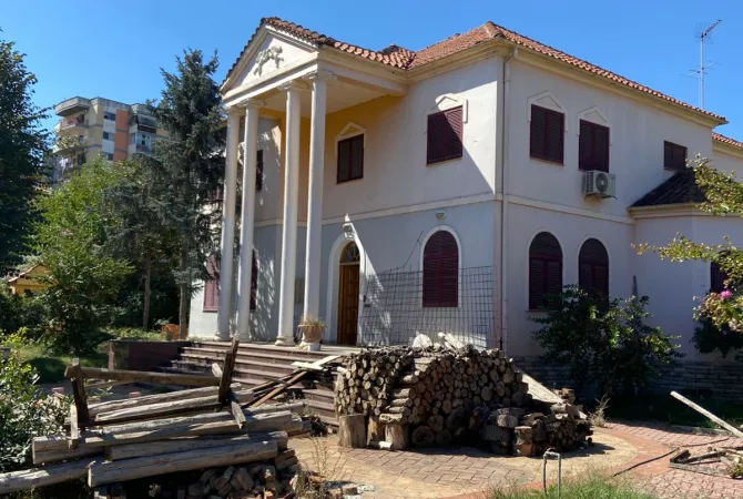 Shtepi ne shitje 7+1 ne Tirane - 5,000 Euro