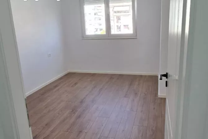 Shtepi ne shitje Apartament ne Tirane, 1+1, Mobilimi Bosh, pa mobiluar, Pagesa 177,000  Euro.