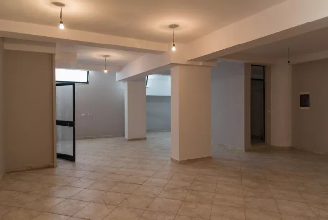 Ambient biznesi ne shitje 4+1 ne Tirane - 220,000 Euro