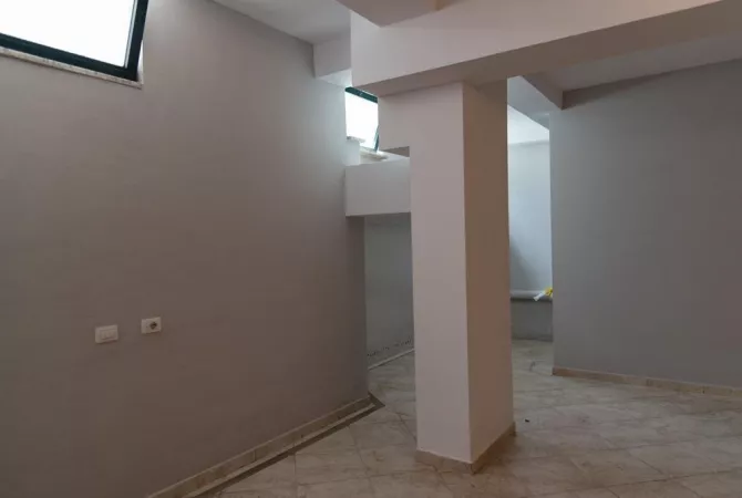 Ambient biznesi ne shitje 4+1 ne Tirane - 220,000 Euro