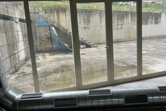 Shitet Ambient tek Liqeni i thate/1900 euro m2 