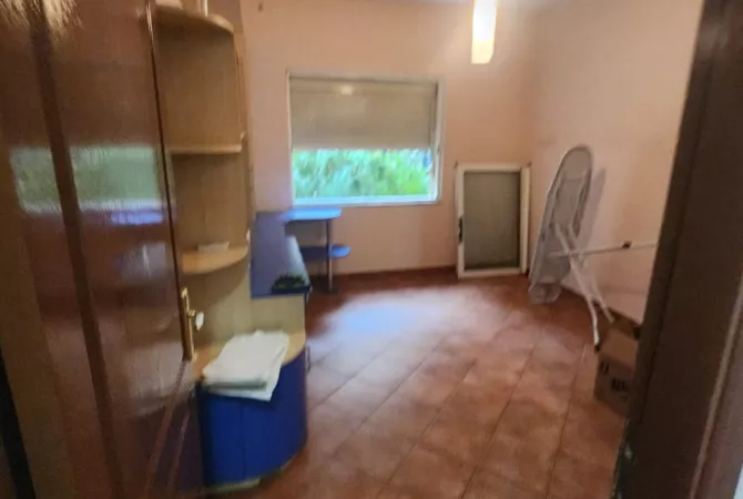 Shtepi ne shitje Apartament ne Tirane, 3+1, Mobilimi E mobiluar, Pagesa 320,000  Euro.