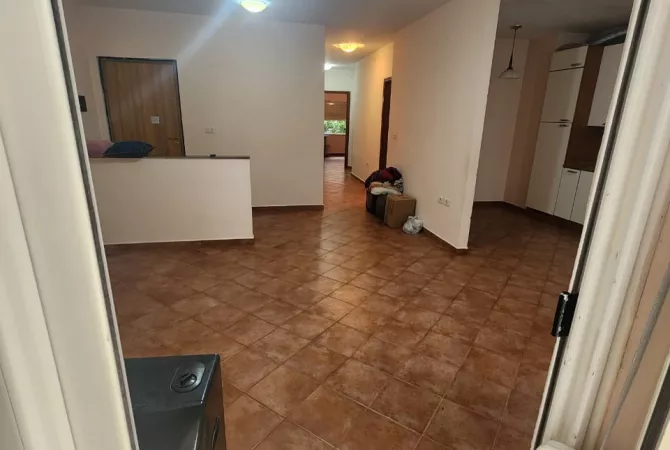 Shtepi ne shitje Apartament ne Tirane, 3+1, Mobilimi E mobiluar, Pagesa 320,000  Euro.
