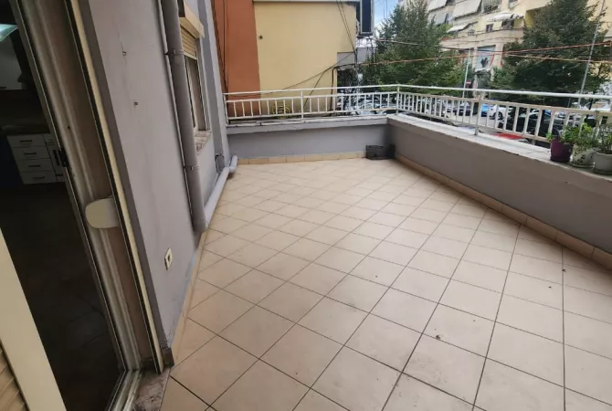 Shtepi ne shitje Apartament ne Tirane, 3+1, Mobilimi E mobiluar, Pagesa 320,000  Euro.