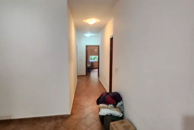 Shtepi ne shitje Apartament ne Tirane, 3+1, Mobilimi E mobiluar, Pagesa 320,000  Euro.