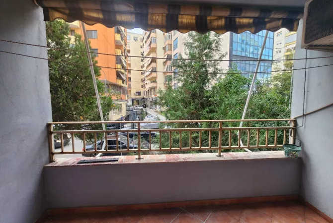 Shtepi ne shitje Apartament ne Tirane, 3+1, Mobilimi E mobiluar, Pagesa 320,000  Euro.