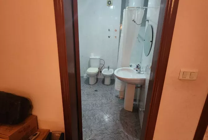 Shtepi ne shitje Apartament ne Tirane, 3+1, Mobilimi E mobiluar, Pagesa 320,000  Euro.