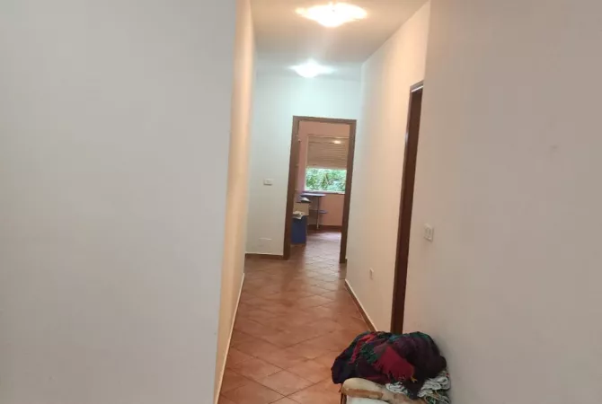 Shtepi ne shitje Apartament ne Tirane, 3+1, Mobilimi E mobiluar, Pagesa 320,000  Euro.