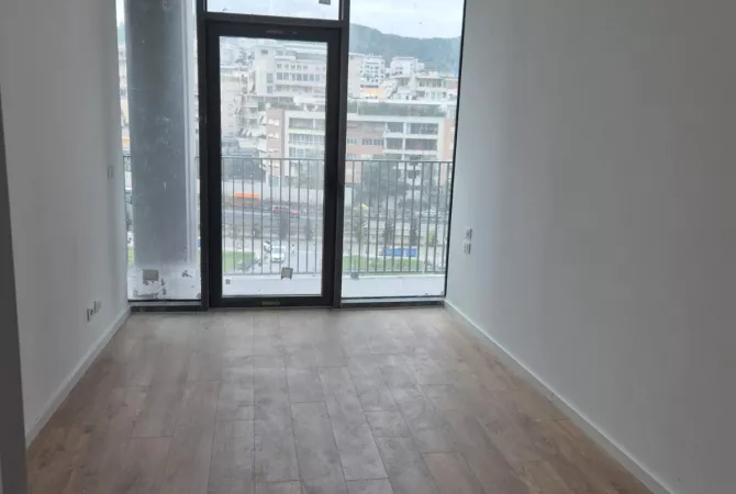 Ambient biznesi me qera 3+1 ne Tirane - 1,900 Euro