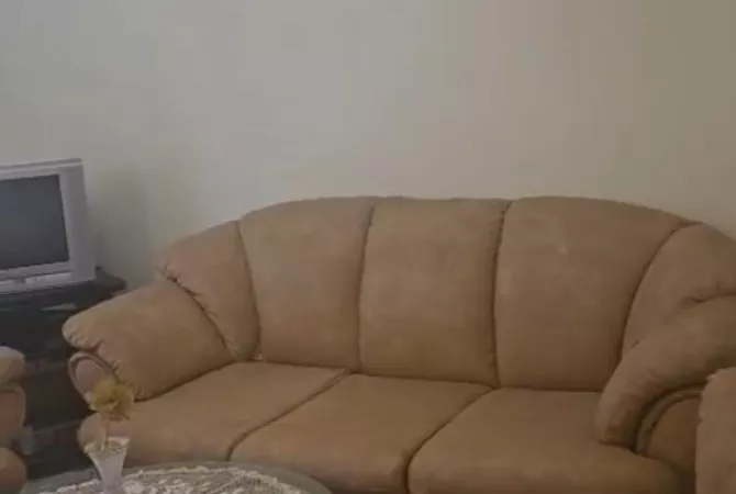 Shtepi me qera Apartament ne Tirane, 3+1, Mobilimi E mobiluar, Pagesa 650  Euro.