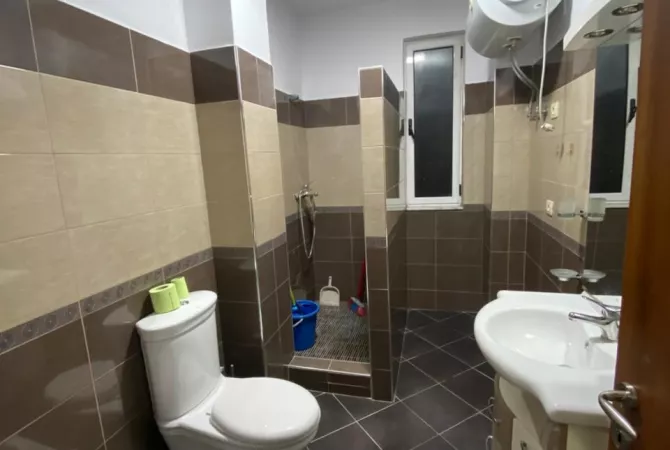 Shtepi me qera Apartament ne Tirane, 2+1, Mobilimi E mobiluar, Pagesa 450  Euro.