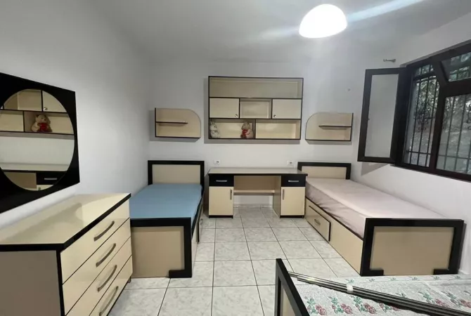 Shtepi me qera Apartament ne Tirane, 2+1, Mobilimi E mobiluar, Pagesa 40,000  Leke.