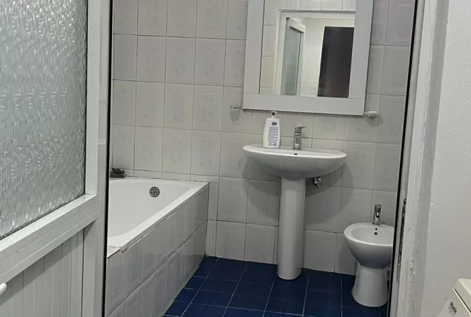 Shtepi me qera Apartament ne Tirane, 2+1, Mobilimi E mobiluar, Pagesa 40,000  Leke.