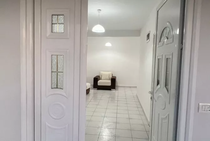 Shtepi me qera Apartament ne Tirane, 2+1, Mobilimi E mobiluar, Pagesa 40,000  Leke.