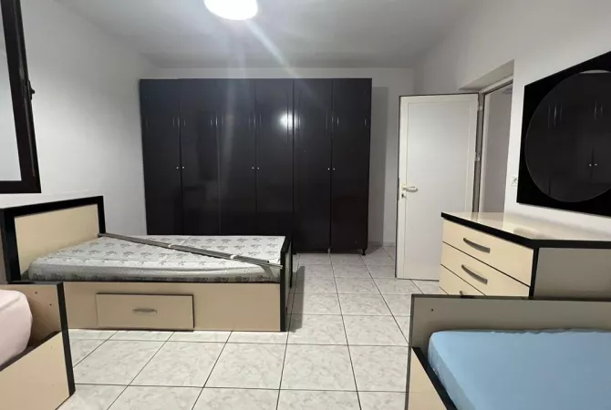 Shtepi me qera Apartament ne Tirane, 2+1, Mobilimi E mobiluar, Pagesa 40,000  Leke.