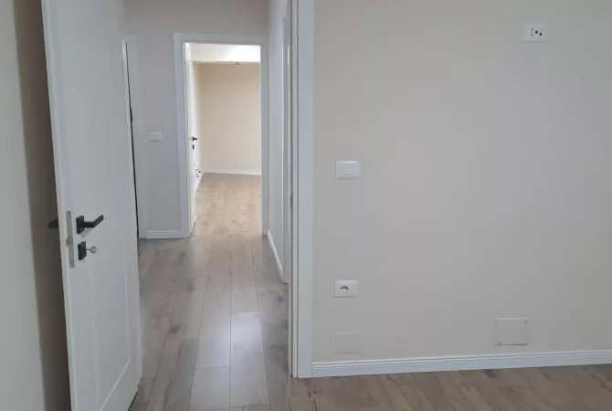 Shtepi me qera Apartament ne Tirane, 2+1, Mobilimi Bosh, pa mobiluar, Pagesa 1,200  Euro.