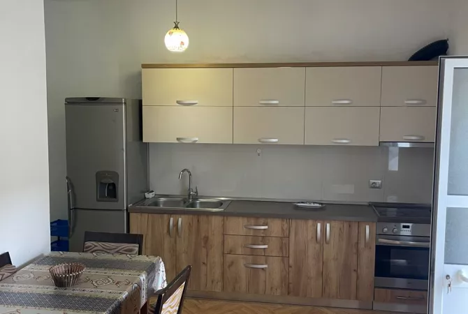 Shtepi me qera 2+1 ne Tirane - 450 Euro